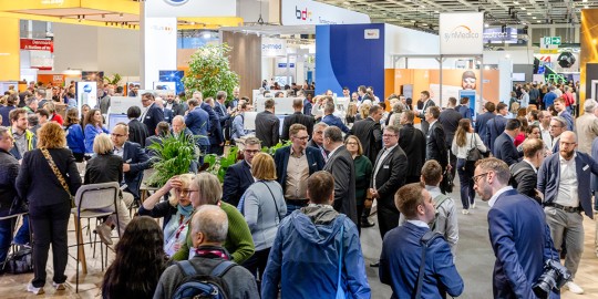 Hallen und Menschen