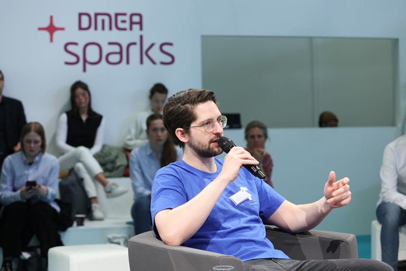 DMEA sparks DMEA sparks