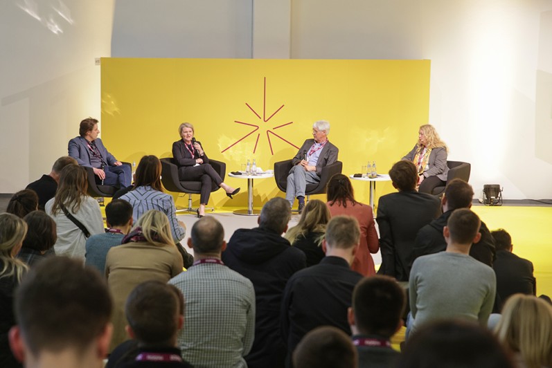Diskussion zum Thema 'KI für Gesundheitsfachkräfte' Diskussion zum Thema 'KI für Gesundheitsfachkräfte'
