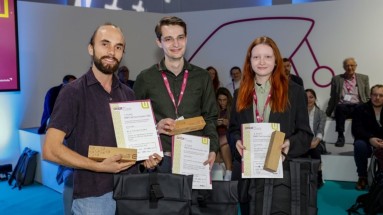 The winners in the bachelor thesis category Simon Koller, Tobias Archu and Pia Lehmann with their certificate.