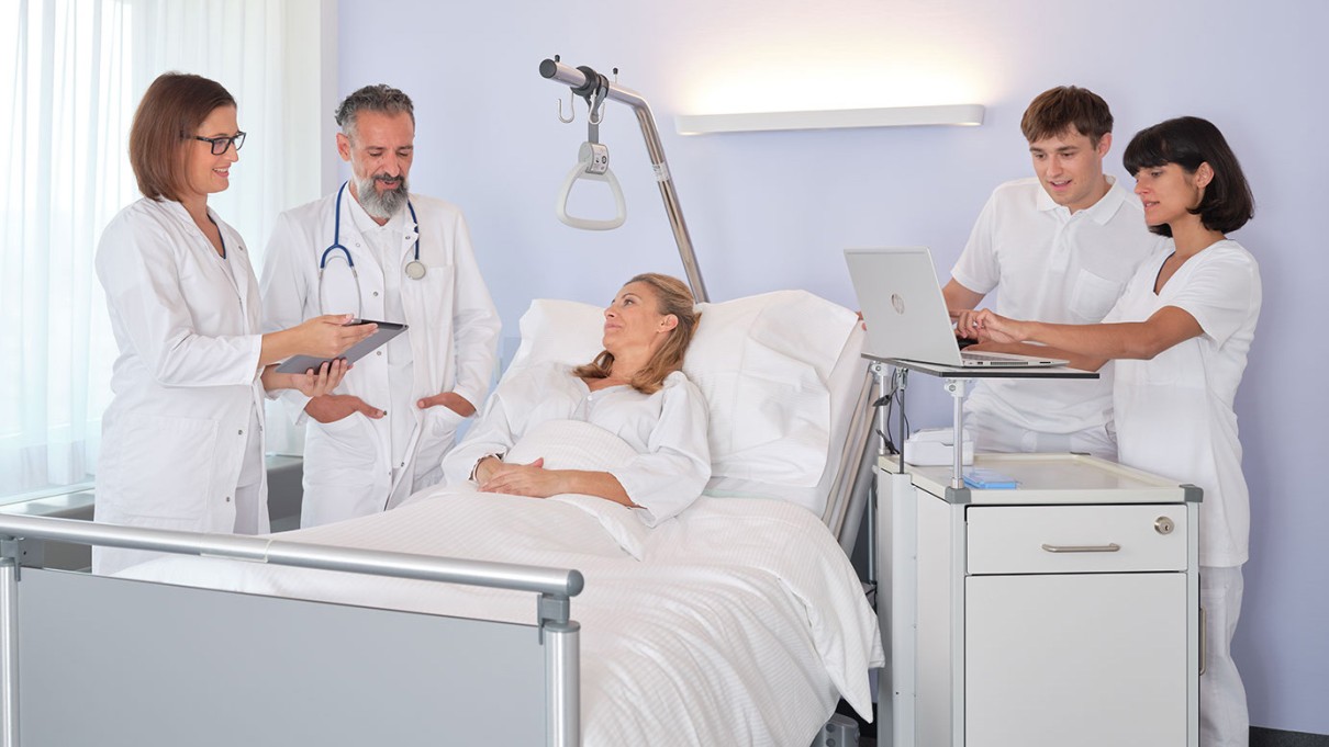 A visit at the patient's bedside A visit at the patient's bedside